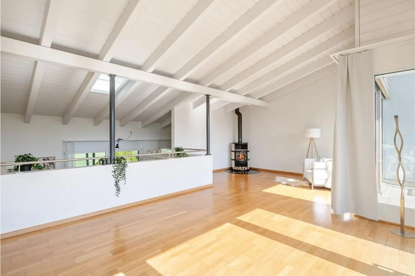 Dreamlike 4.5-room maisonette apartment with terrace, mountain view - Photo 5 of 6