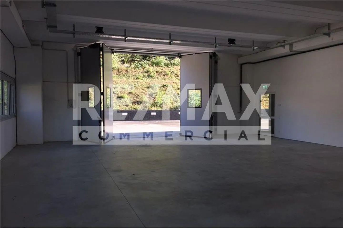 Large commercial spaces in the CAST-CASTIONE Center - Photo 6 of 13