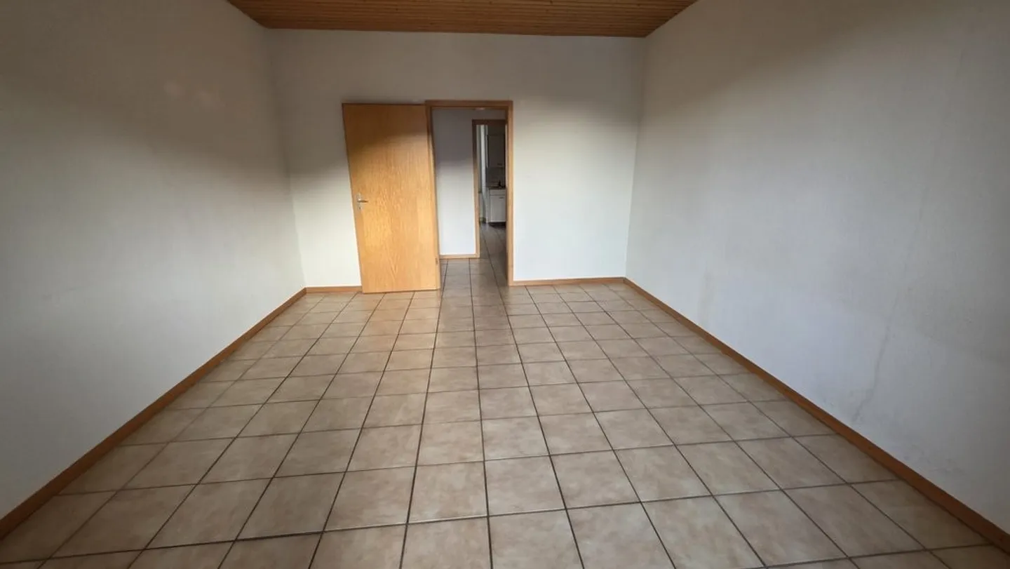 SCHÖNE WOHNUNG ZU VERMIETEN MIT BALKON - Foto 8 von 11