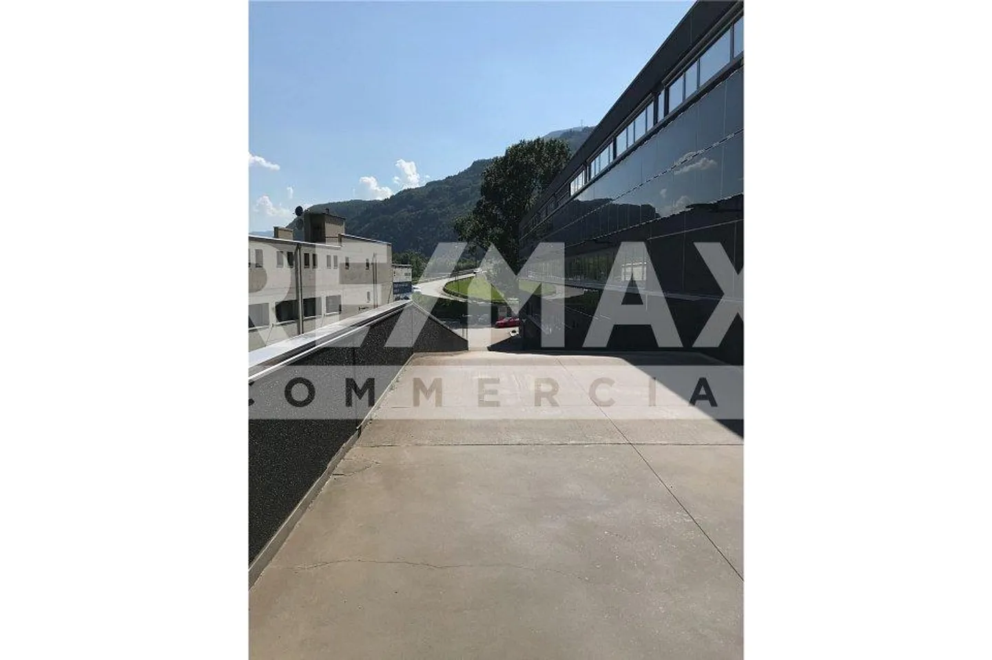 Large commercial spaces in the CAST-CASTIONE Center - Photo 11 of 13