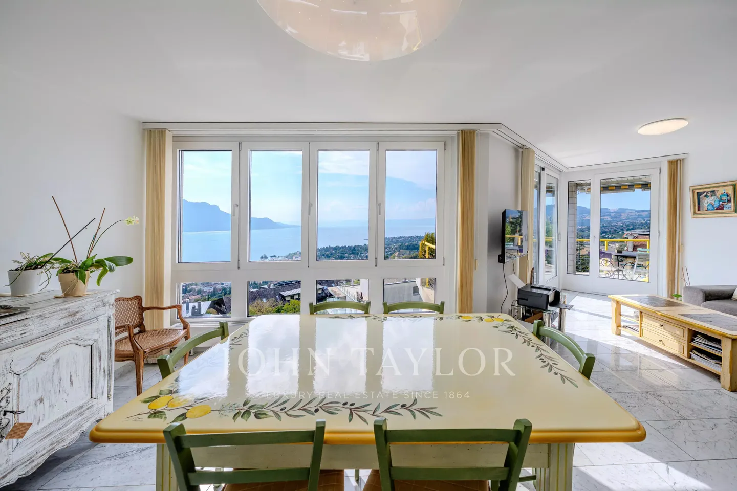 Appartamento all'ultimo piano con vista panoramica sul lago a Chernex - Foto 1 di 13