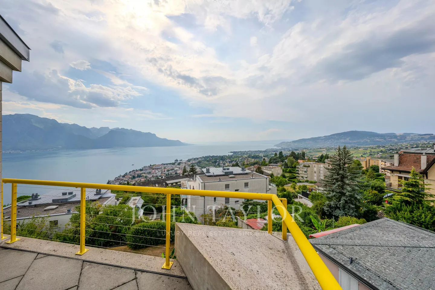 Appartamento all'ultimo piano con vista panoramica sul lago a Chernex - Foto 3 di 13
