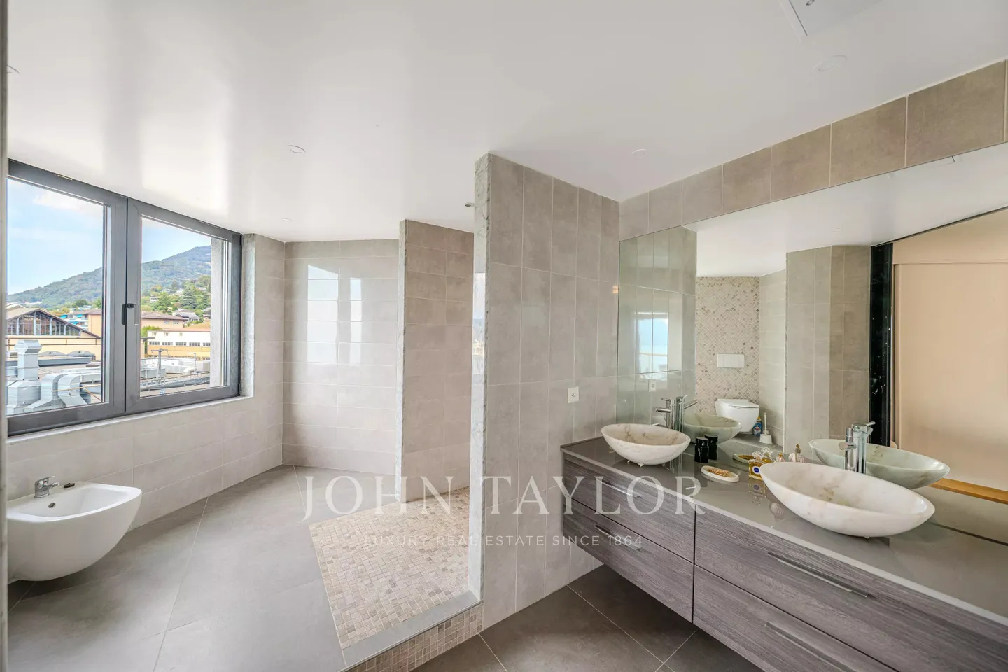 Appartamento all'ultimo piano con vista panoramica sul lago a Chernex - Foto 11 di 13