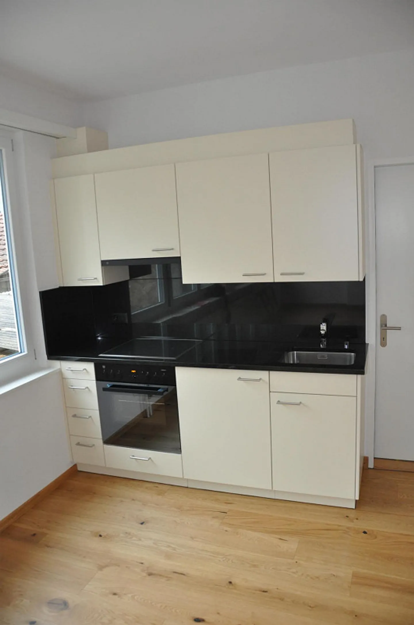 1.5-room studio in a central location - Photo 2 of 4