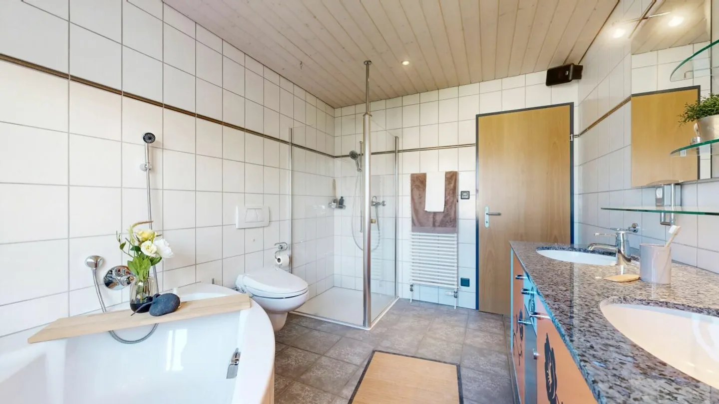 ATTRAKTIVES EINFAMILIENHAUS AM WASSER - Foto 7 von 7