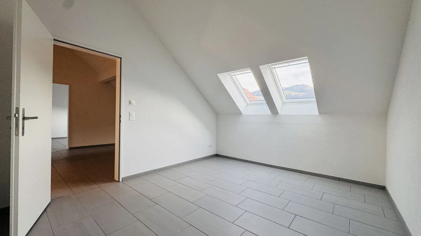 Maisonette di 4,5 stanze con balcone, 2 bagni, 2 posti auto in garage, torre di lavaggio e cantina - disponibile immediatamente - Foto 20 di 22