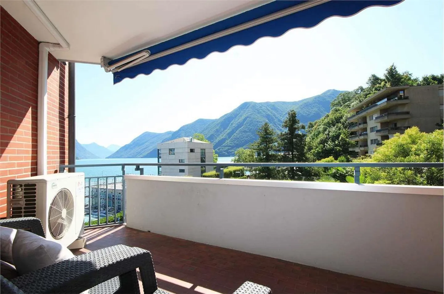 Elegante appartamento di 3,5 stanze con vista lago e terrazze - Foto 7 di 13