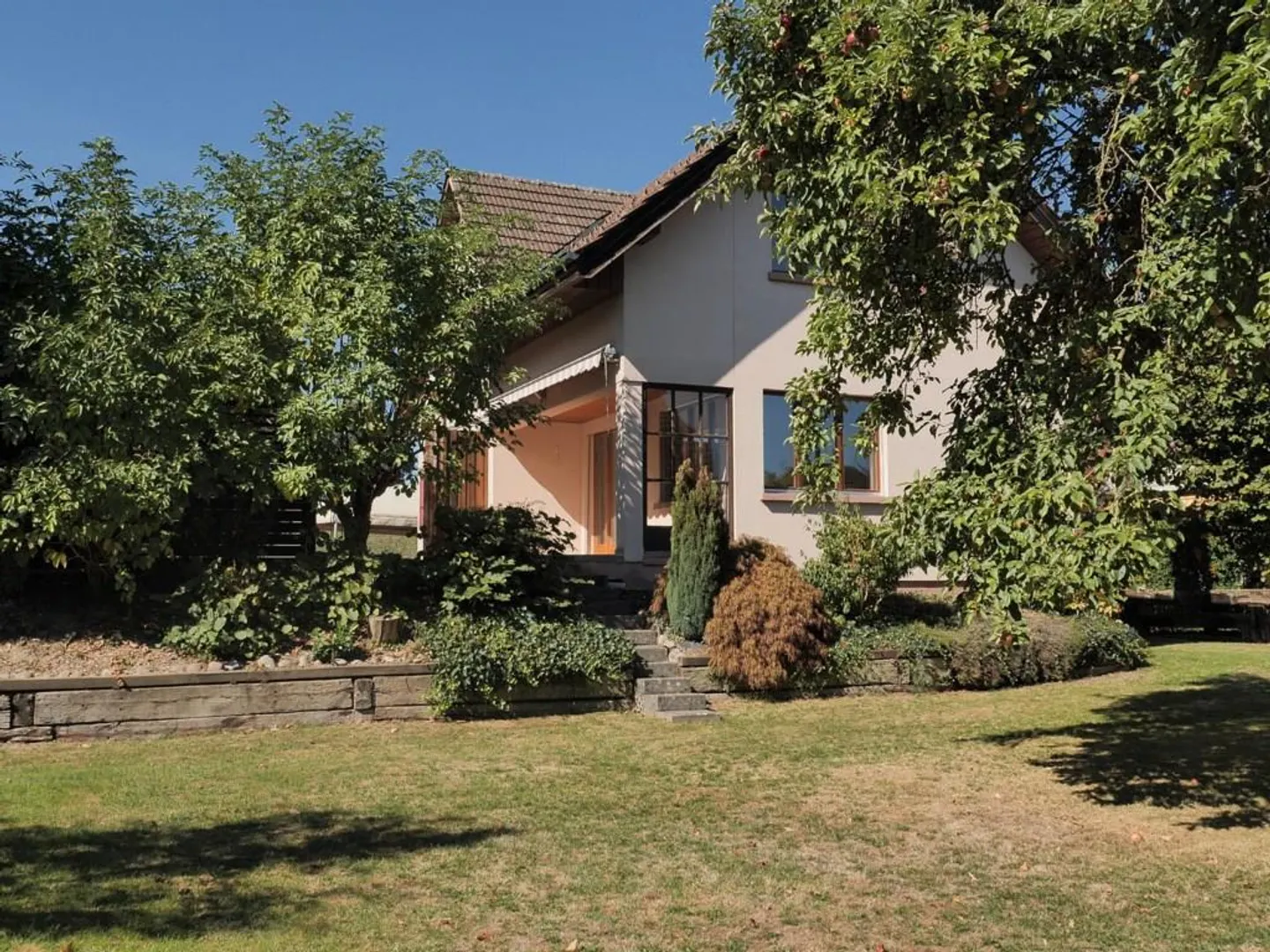 Charmantes Einfamilienhaus mit Garten - Foto 1 von 8