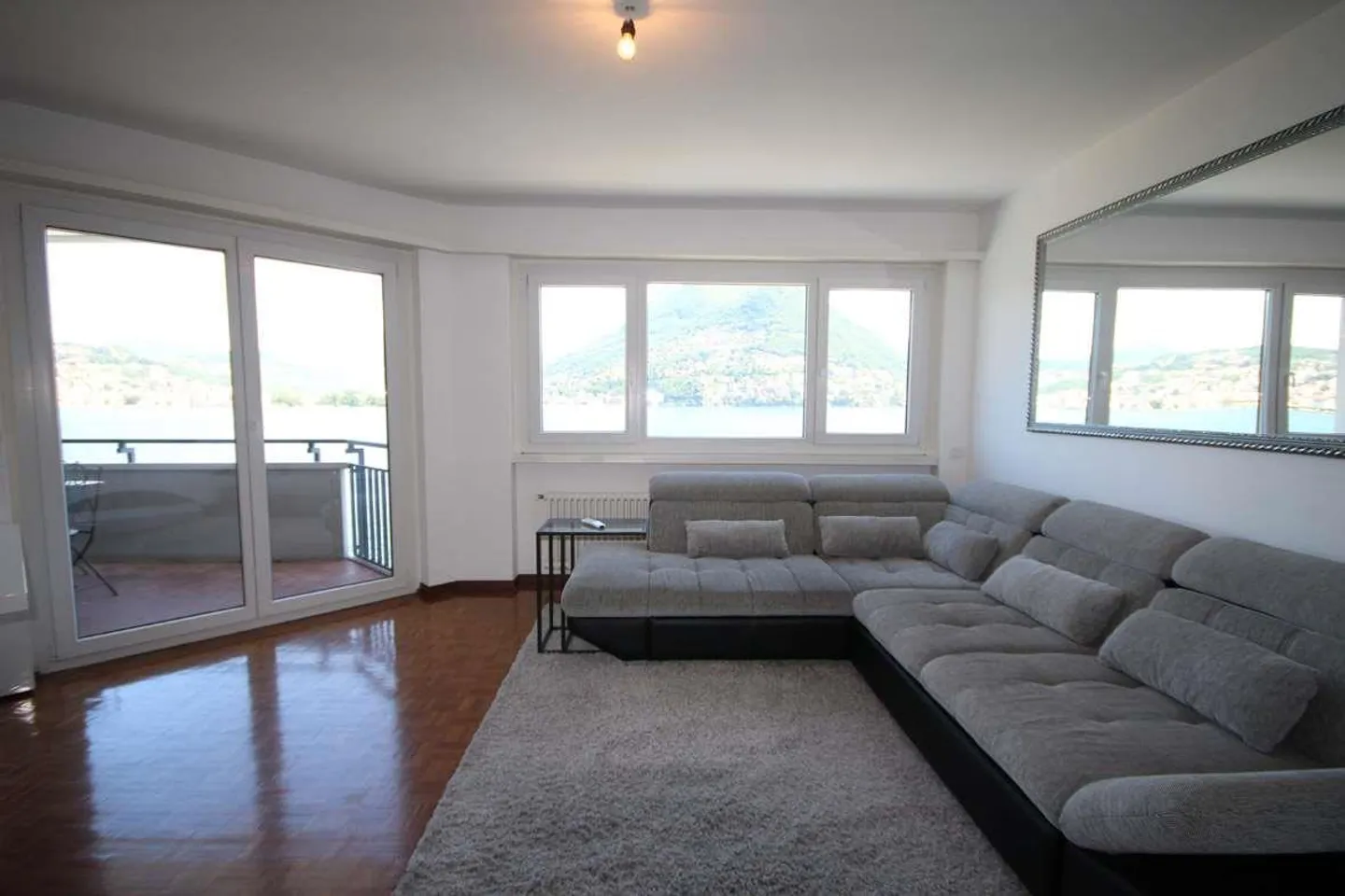 Elegante appartamento di 3,5 stanze con vista lago e terrazze - Foto 2 di 13