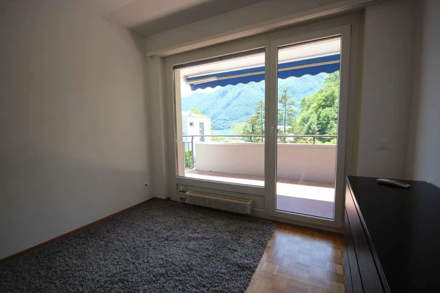 Elegante appartamento di 3,5 stanze con vista lago e terrazze - Foto 4 di 13