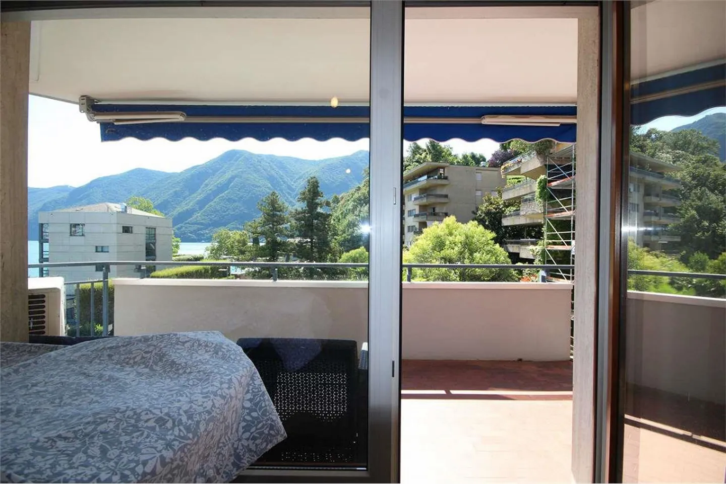 Elegante appartamento di 3,5 stanze con vista lago e terrazze - Foto 6 di 13