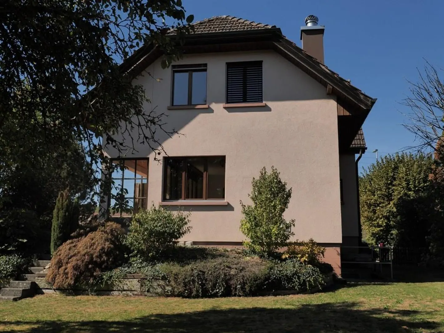 Charmantes Einfamilienhaus mit Garten - Foto 2 von 8