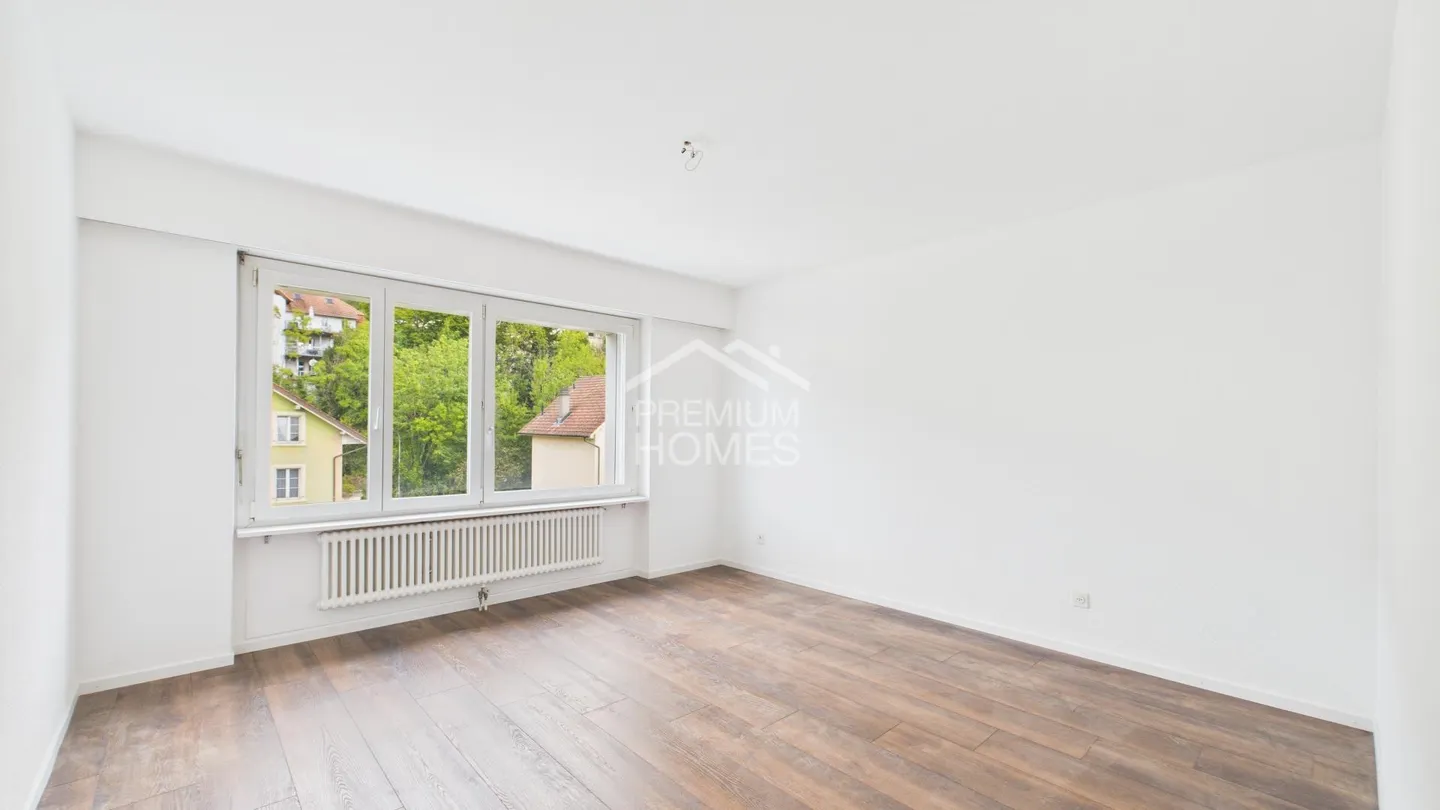 Charming Renovated Apartment - Photo 9 of 11