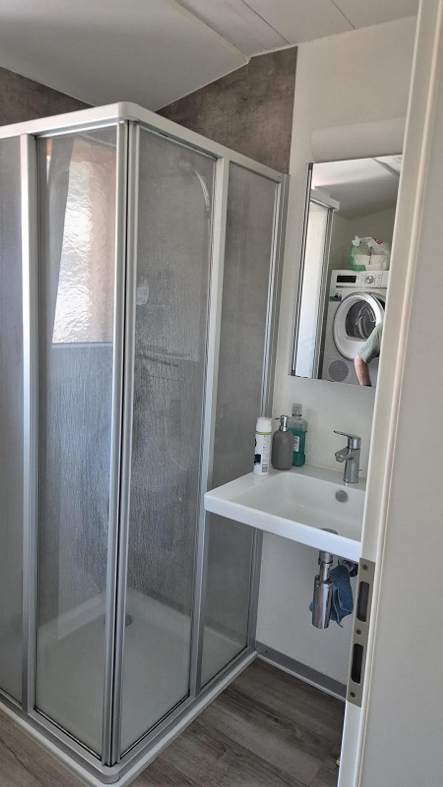 1.0 room apartment available from 01.12.2026 near hospital and Denner - Photo 4 of 5