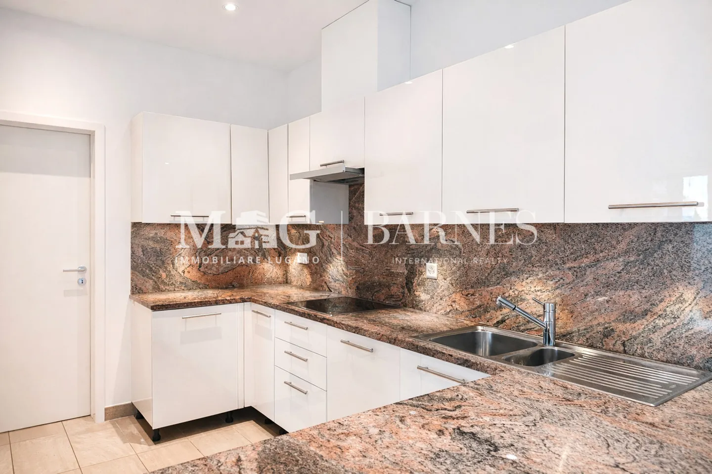 Lugano, Vezia : Grande maison de 7,5 pièces avec jardin - 250 m² - Photo 10 sur 15