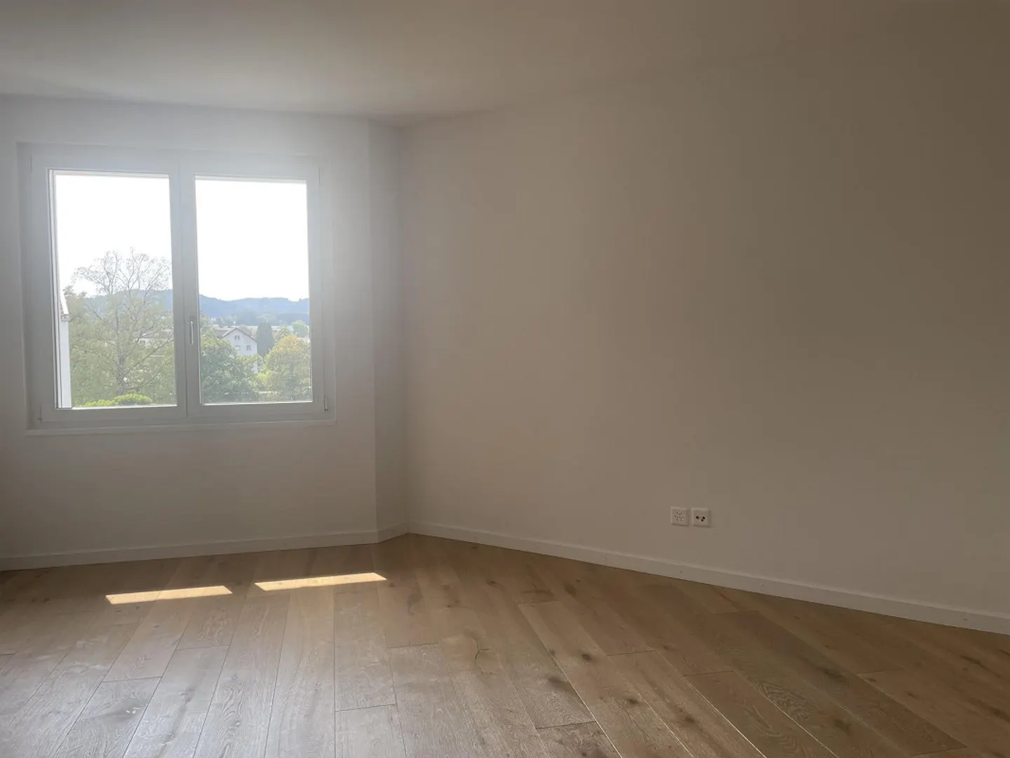 Appartamento attico di 4 1/2 stanze, situato in posizione centrale, con vista splendida - Foto 5 di 10