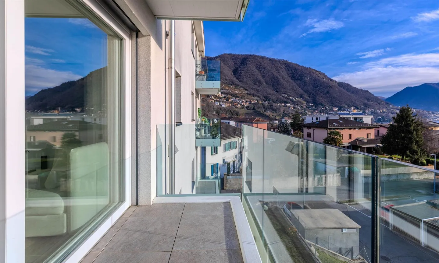 MODERNO 2.5 LOCALI CON VISTA APERTA COME NUOVO A VACALLO - Foto 3 di 9