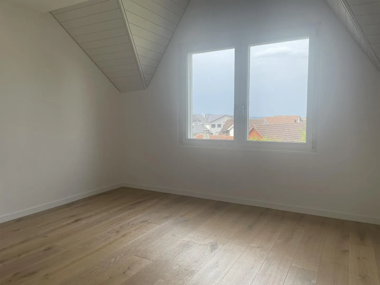Appartamento attico di 4 1/2 stanze, situato in posizione centrale, con vista splendida - Foto 6 di 10