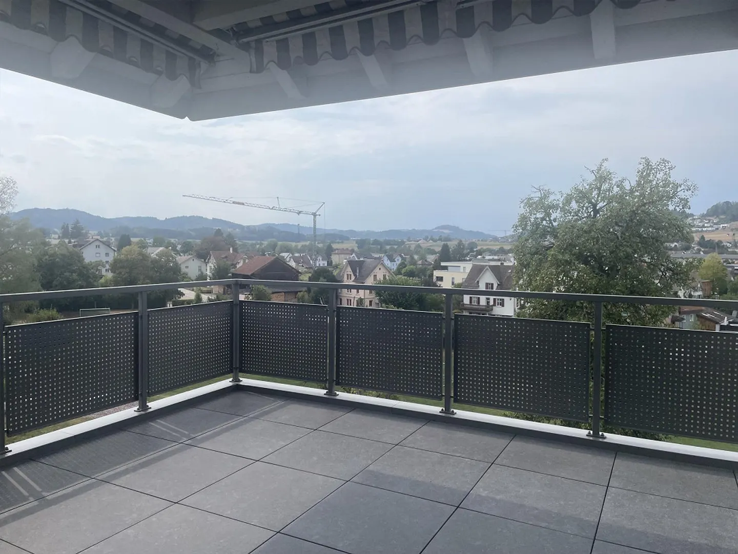 Appartamento attico di 4 1/2 stanze, situato in posizione centrale, con vista splendida - Foto 10 di 10