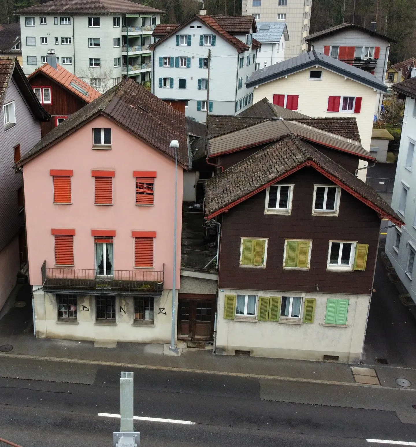 Vielseitiges Mehrfamilienhaus - Foto 1 von 5