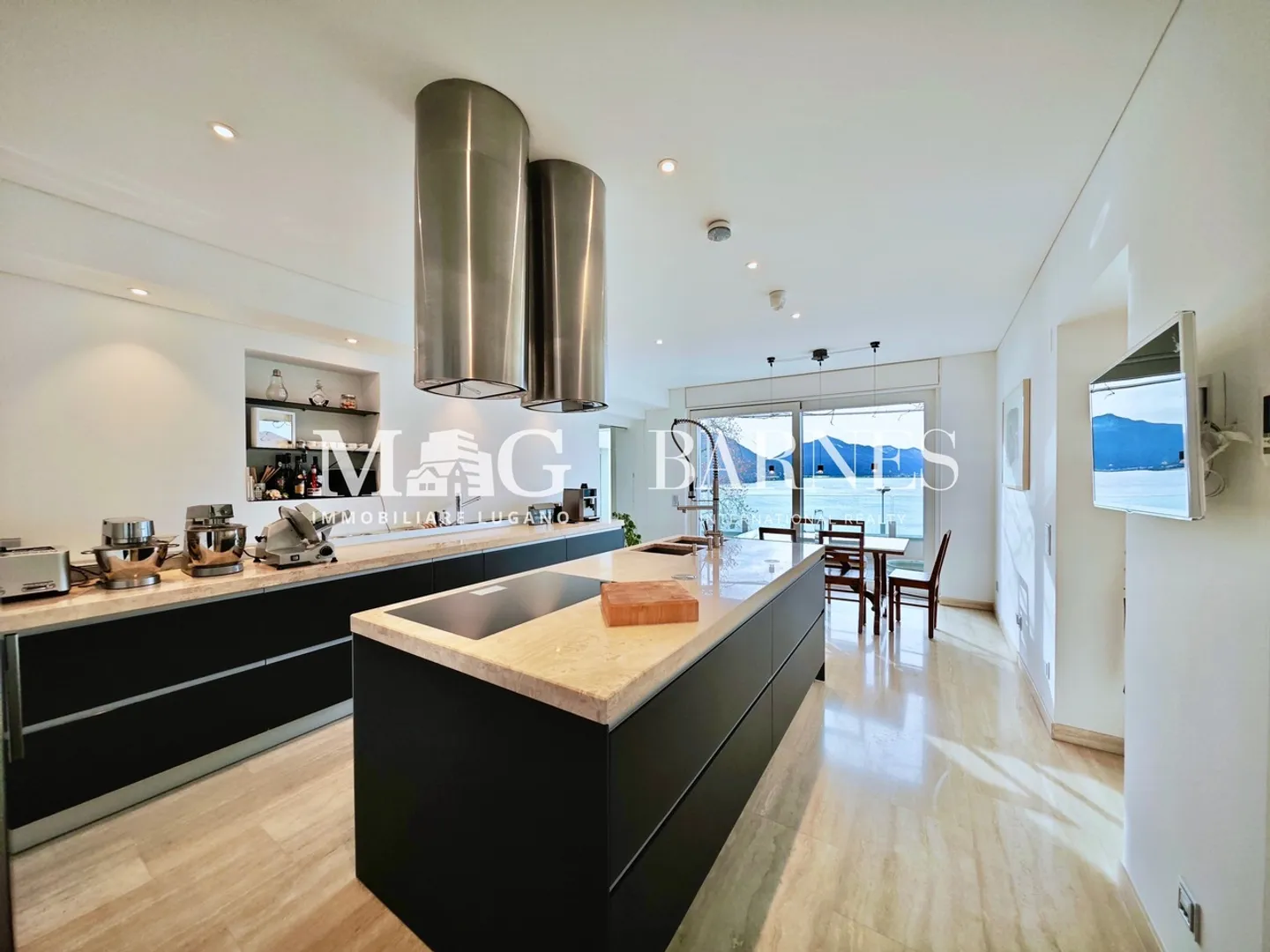 Lugano, Castagnola: Lake view apartment with pool and garden - Photo 11 of 16
