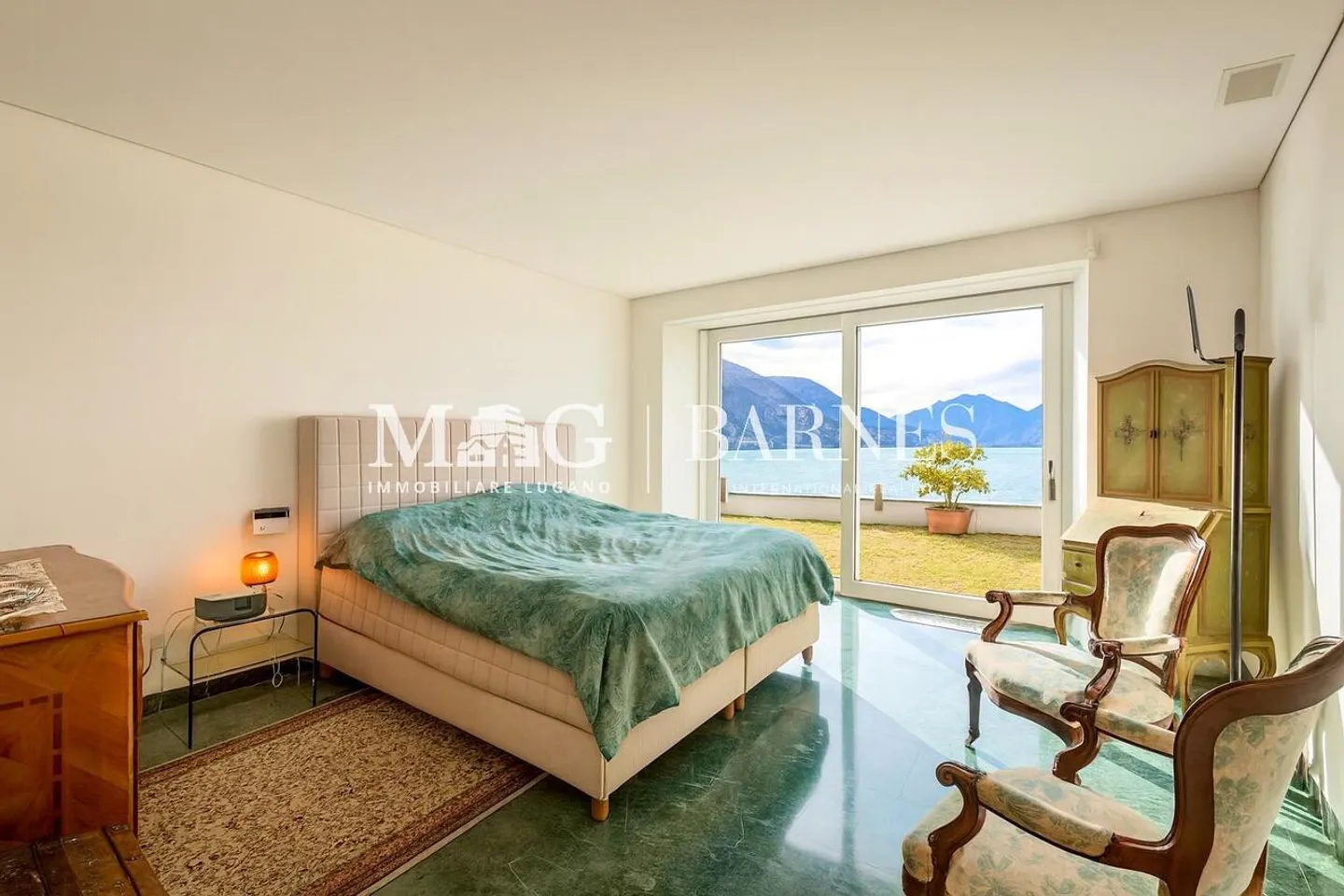 Lugano, Castagnola: Lake view apartment with pool and garden - Photo 13 of 16