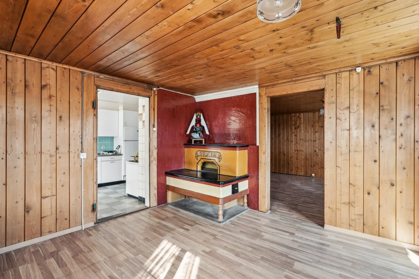 Residential building with 10.5 rooms - Photo 2 of 10