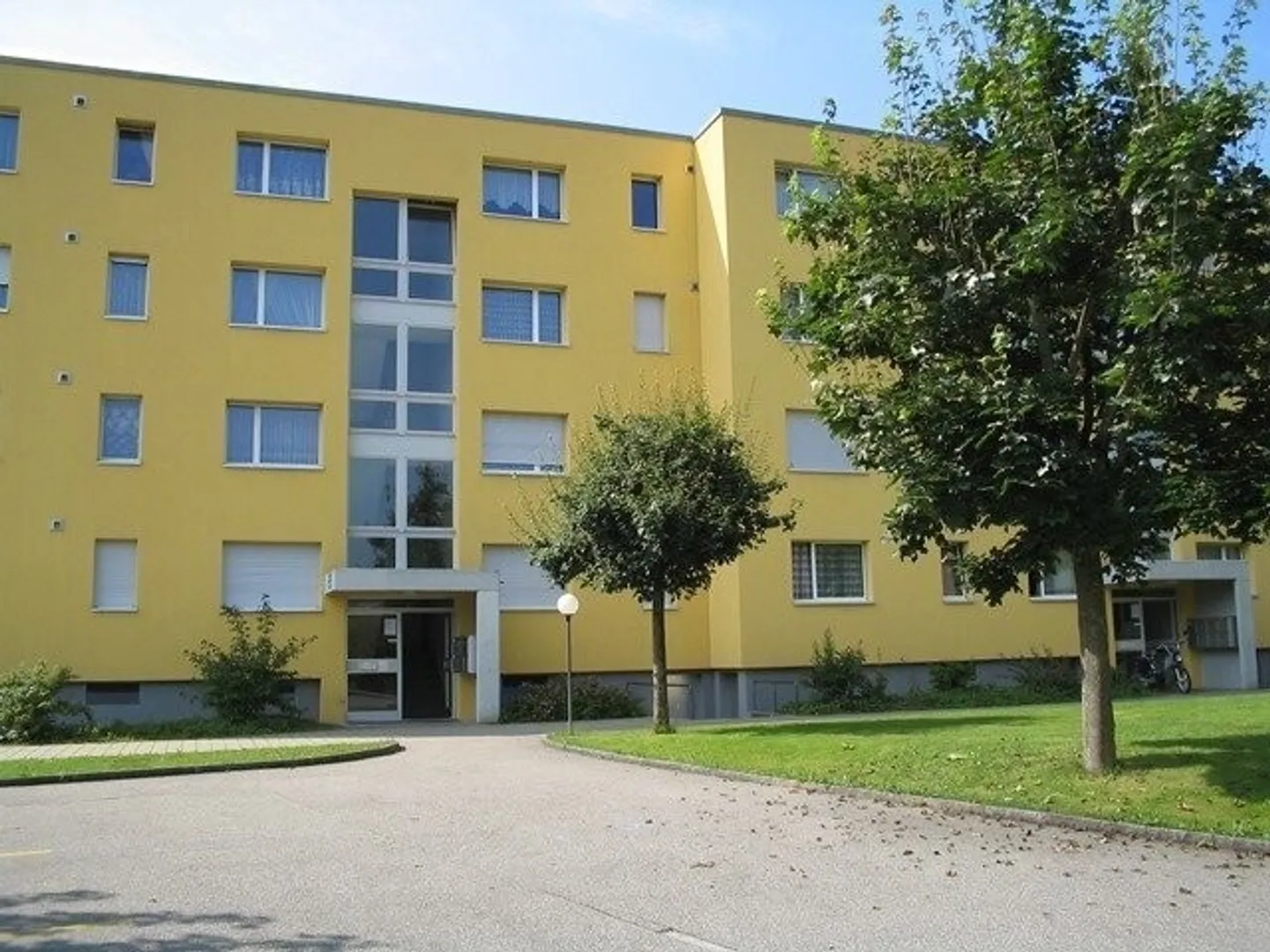 Great apartment in the green! - Photo 2 of 6