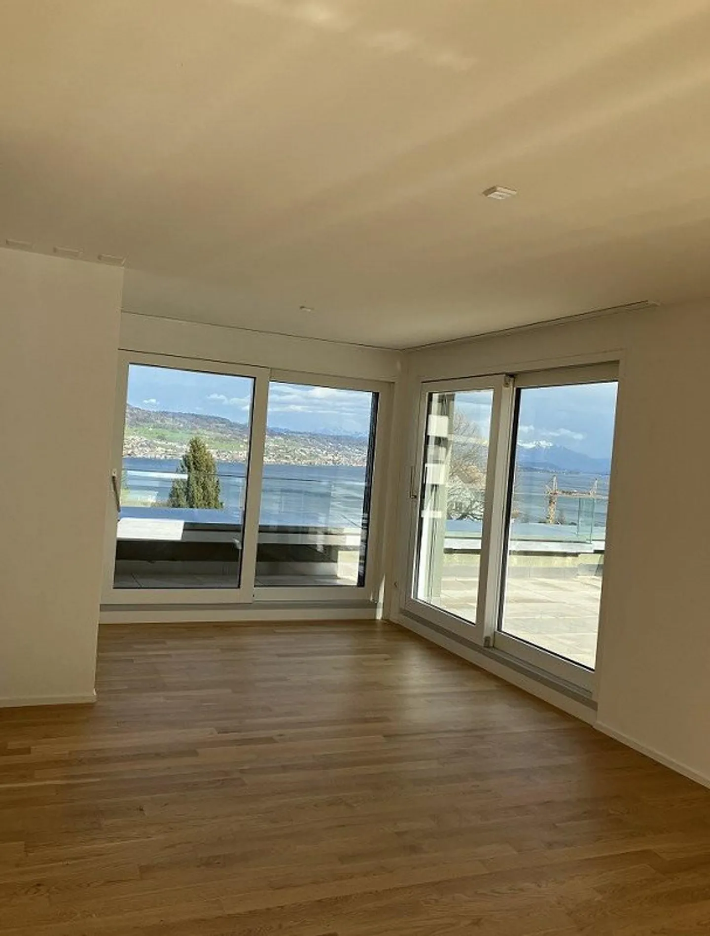 Appartement spacieux près du lac de Zurich - Photo 2 sur 8