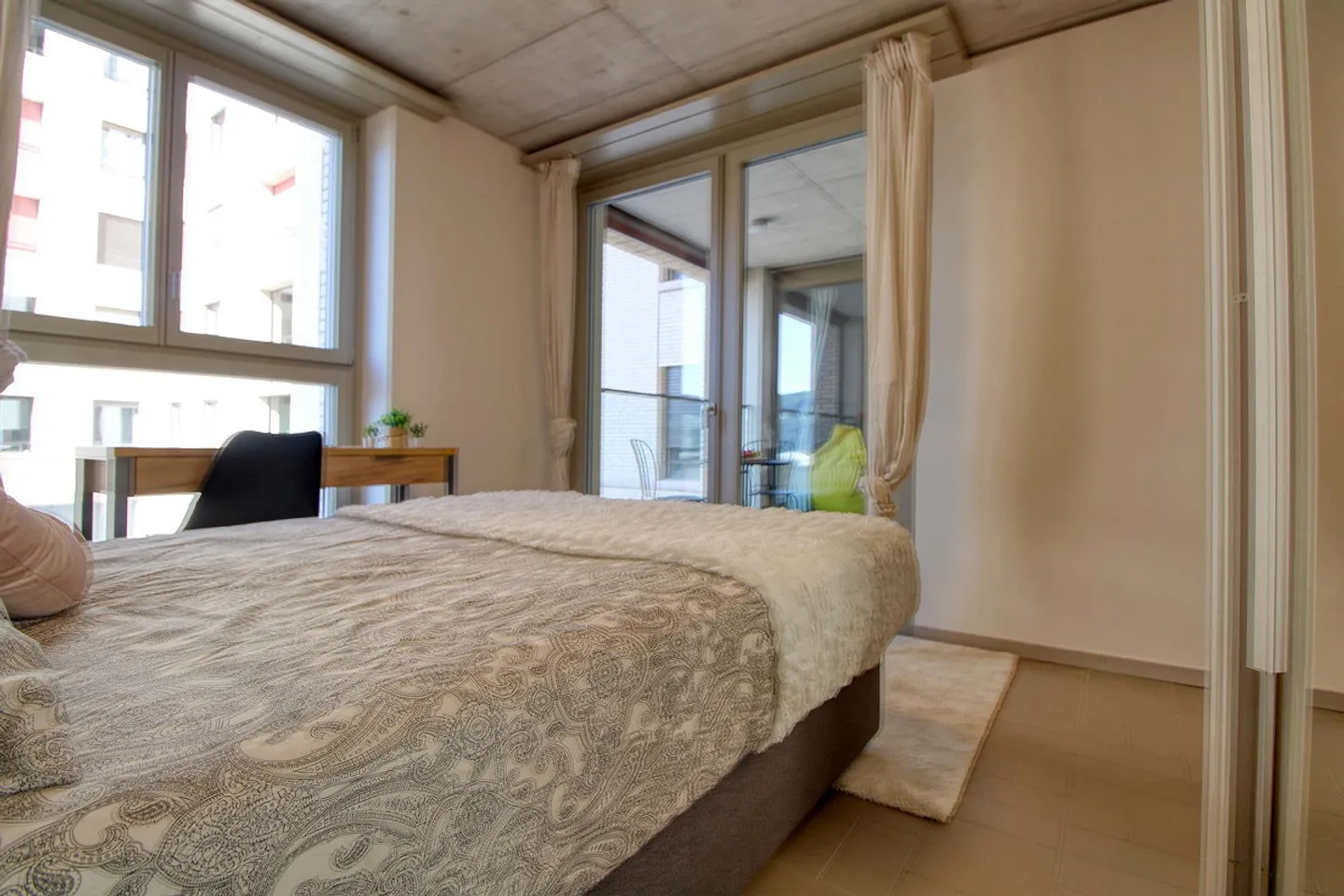 Furnished Room in Modern Apartment - Photo 4 of 22