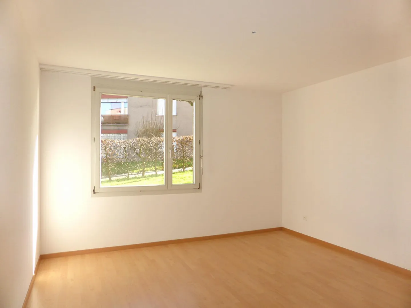 Appartement moderne de 3,5 pièces au rez-de-chaussée - Photo 5 sur 8