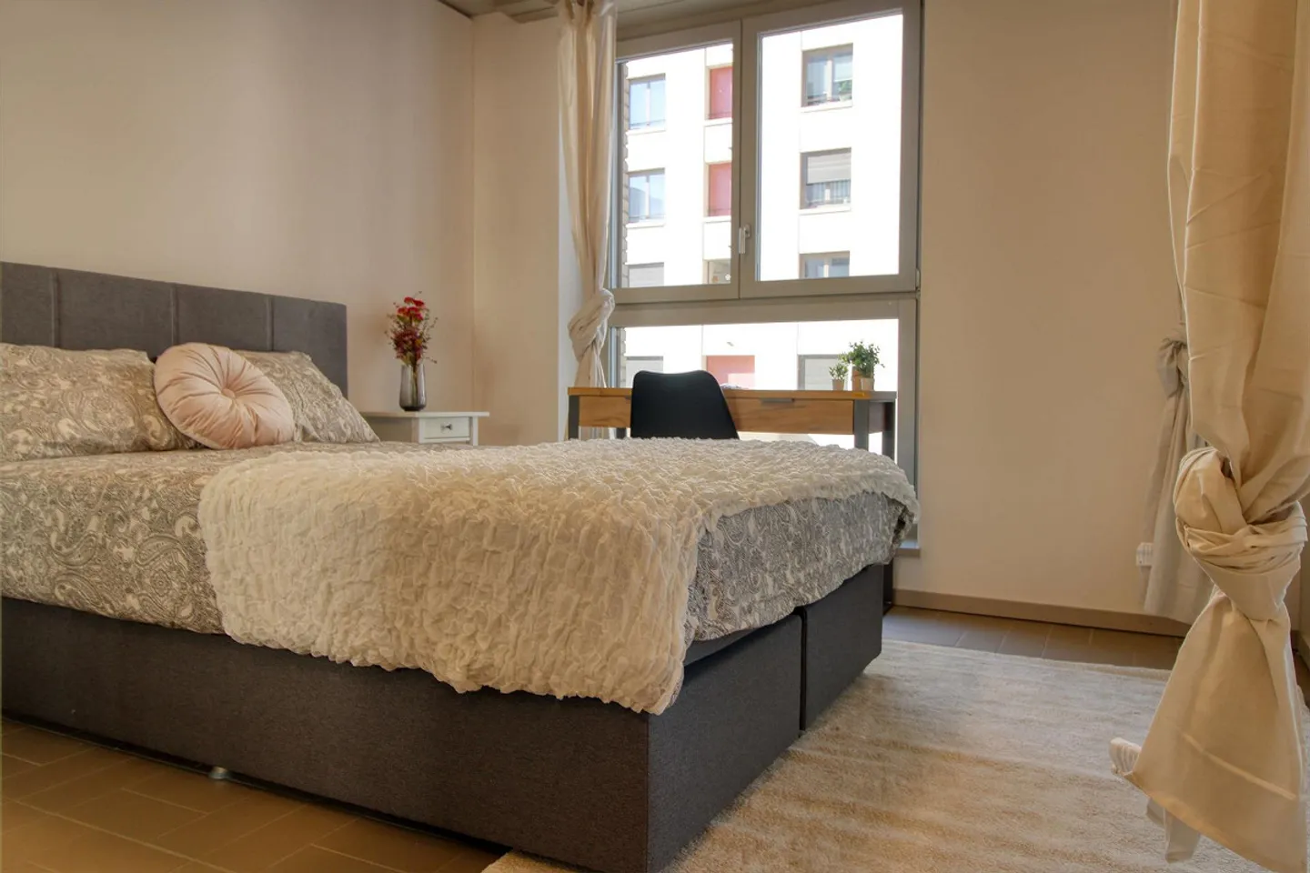 Furnished Room in Modern Apartment - Photo 5 of 22