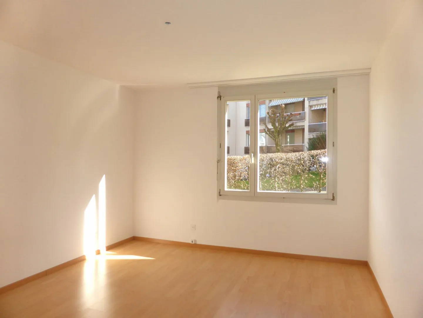 Appartement moderne de 3,5 pièces au rez-de-chaussée - Photo 6 sur 8