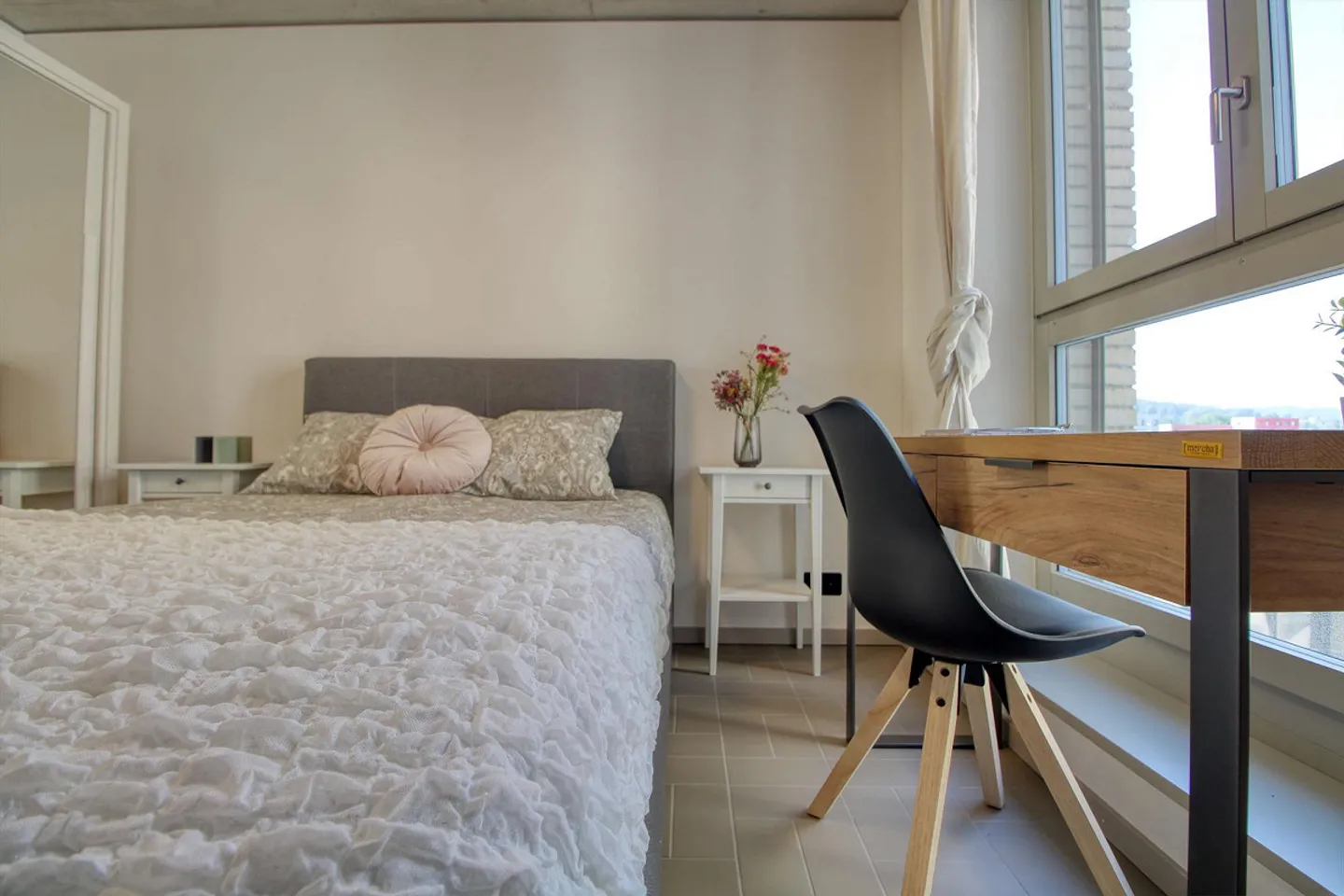 Furnished Room in Modern Apartment - Photo 8 of 22