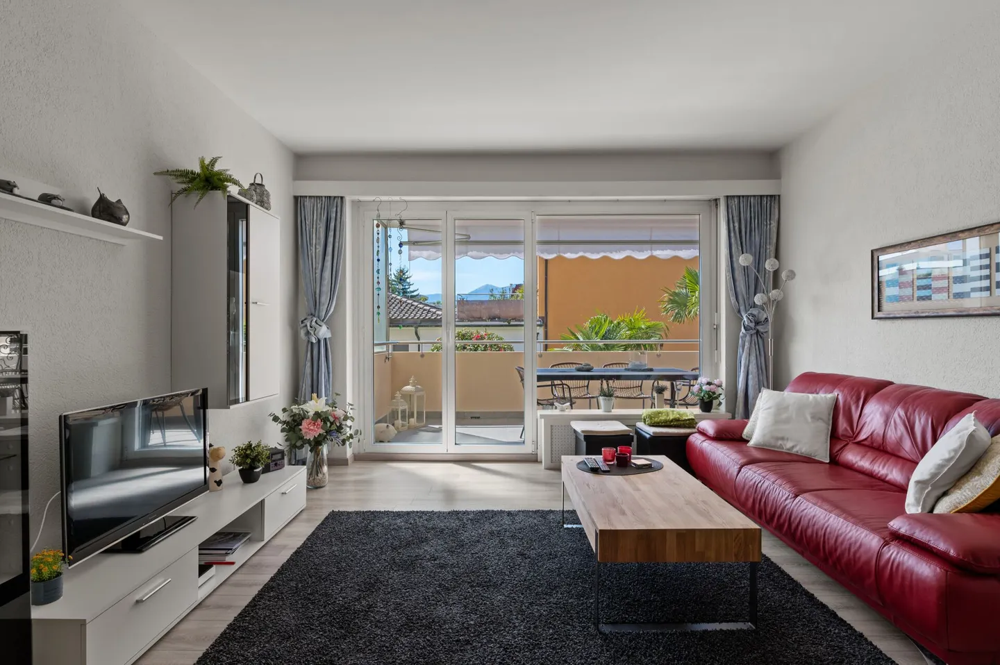 In the heart of Ascona, elegant and furnished 3.5 rooms with pool - Photo 3 of 15