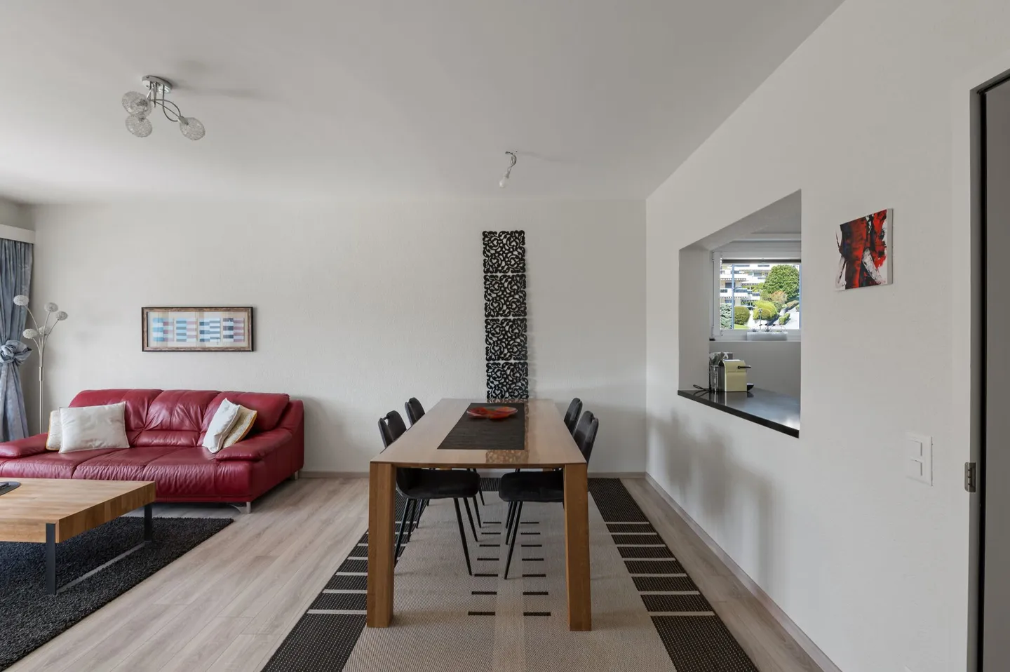 In the heart of Ascona, elegant and furnished 3.5 rooms with pool - Photo 4 of 15