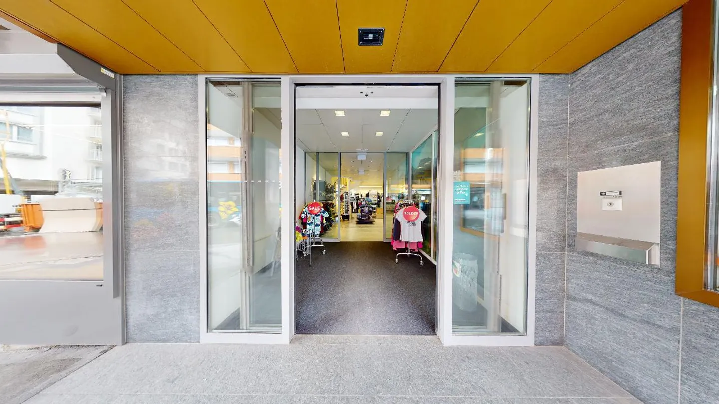 Spazio commerciale di 263 m2 in una posizione di grande affluenza / Negozio n. 2 - Foto 2 di 11