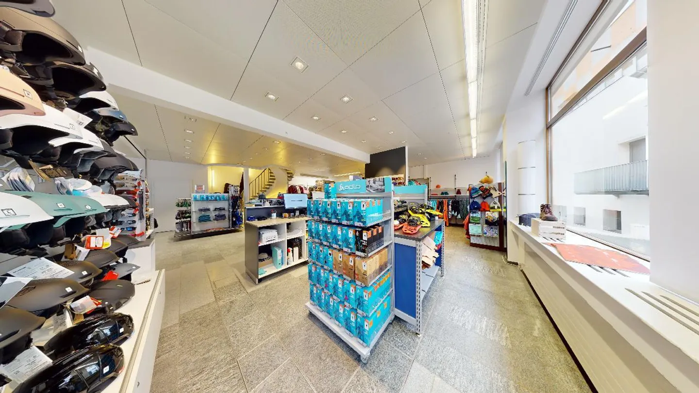 Spazio commerciale di 263 m2 in una posizione di grande affluenza / Negozio n. 2 - Foto 4 di 11
