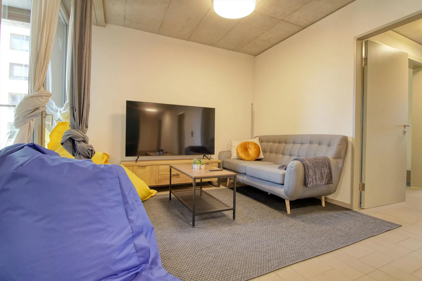 Furnished Room in Modern Apartment - Photo 19 of 22
