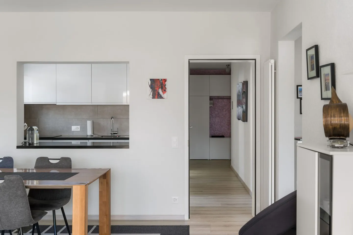 In the heart of Ascona, elegant and furnished 3.5 rooms with pool - Photo 5 of 15