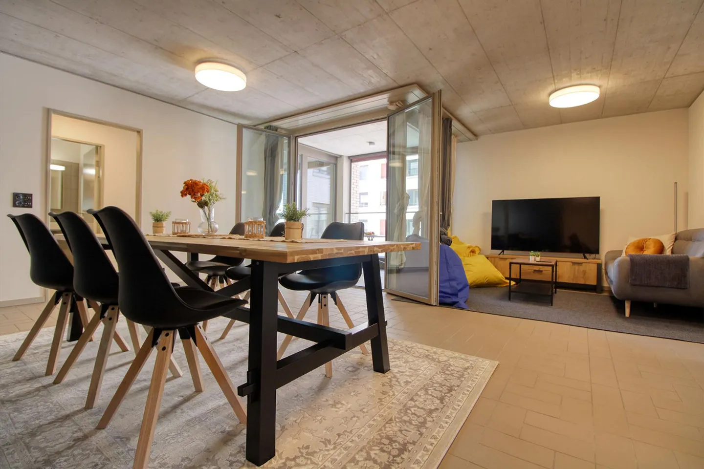 Furnished Room in Modern Apartment - Photo 17 of 22