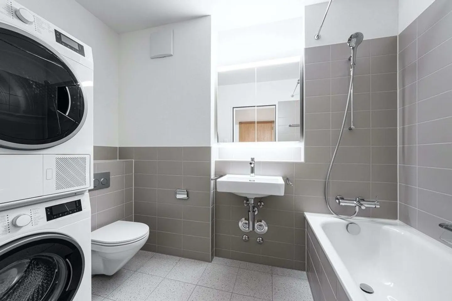 Modern Living in a Lively Urban District - Photo 4 of 9