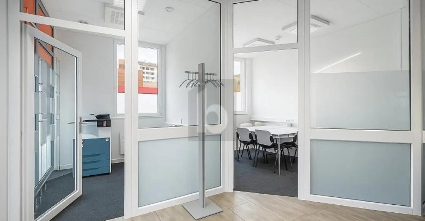 MODERN AND IDEALLY LOCATED - Photo 4 of 6