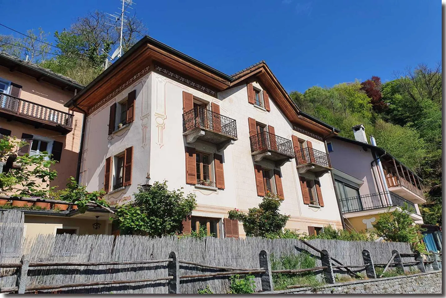 Historisches Haus mit Gewerbefläche - Foto 3 von 28