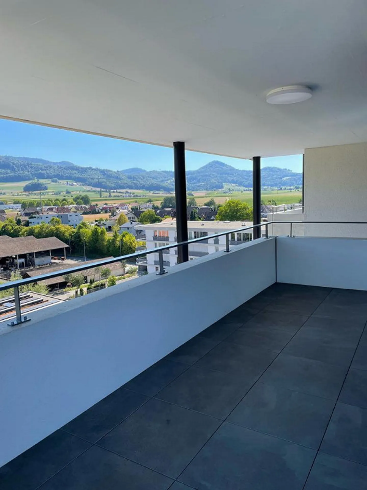 WOHNUNG MIT FANTASTISCHER AUSSICHT UND BALKON - Photo 10 sur 12