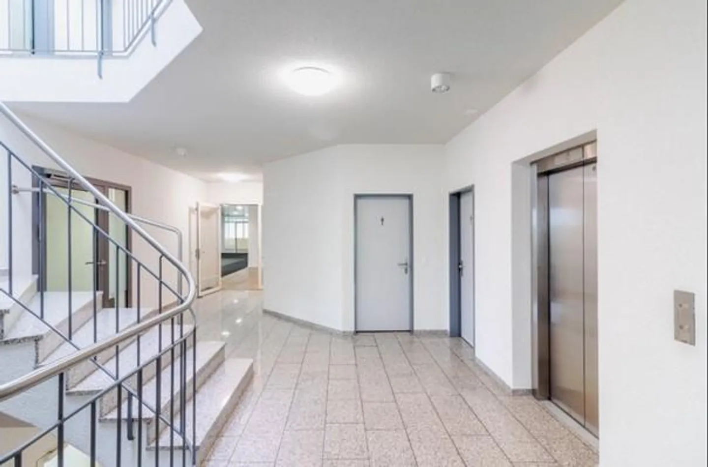 Bright office space at Erlenstrasse 4, 6343 Rotkreuz - Photo 5 of 11