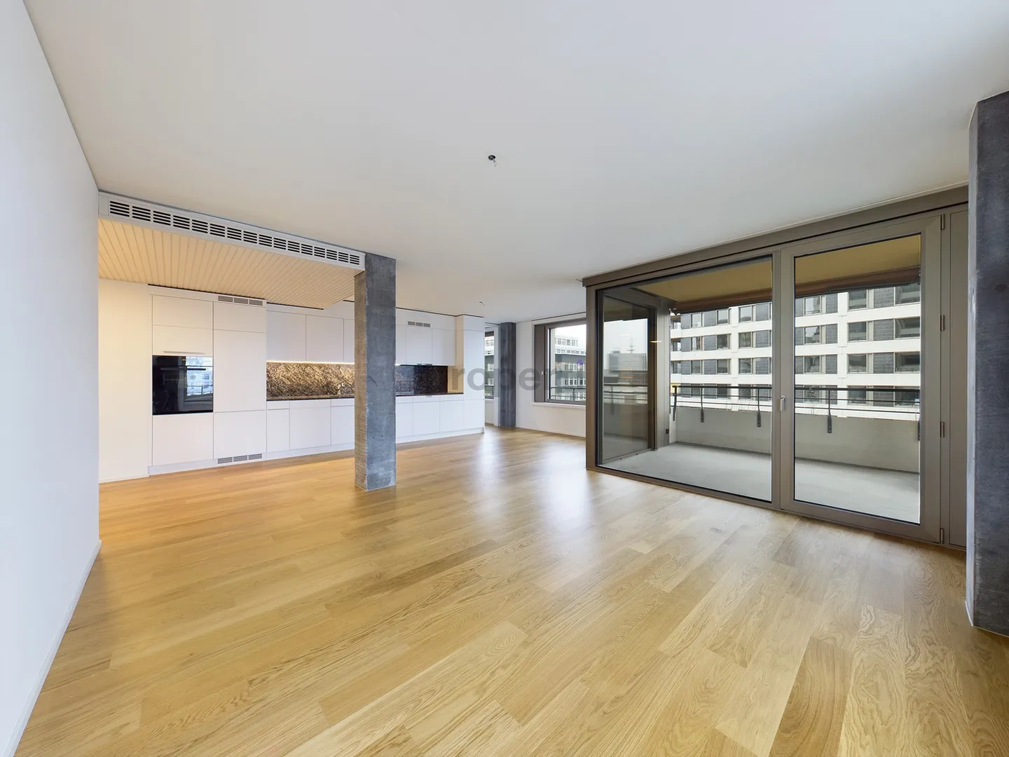 Spacious 4.5-room apartment in a central location in Zurich-Leutschenbach - Photo 2 of 11