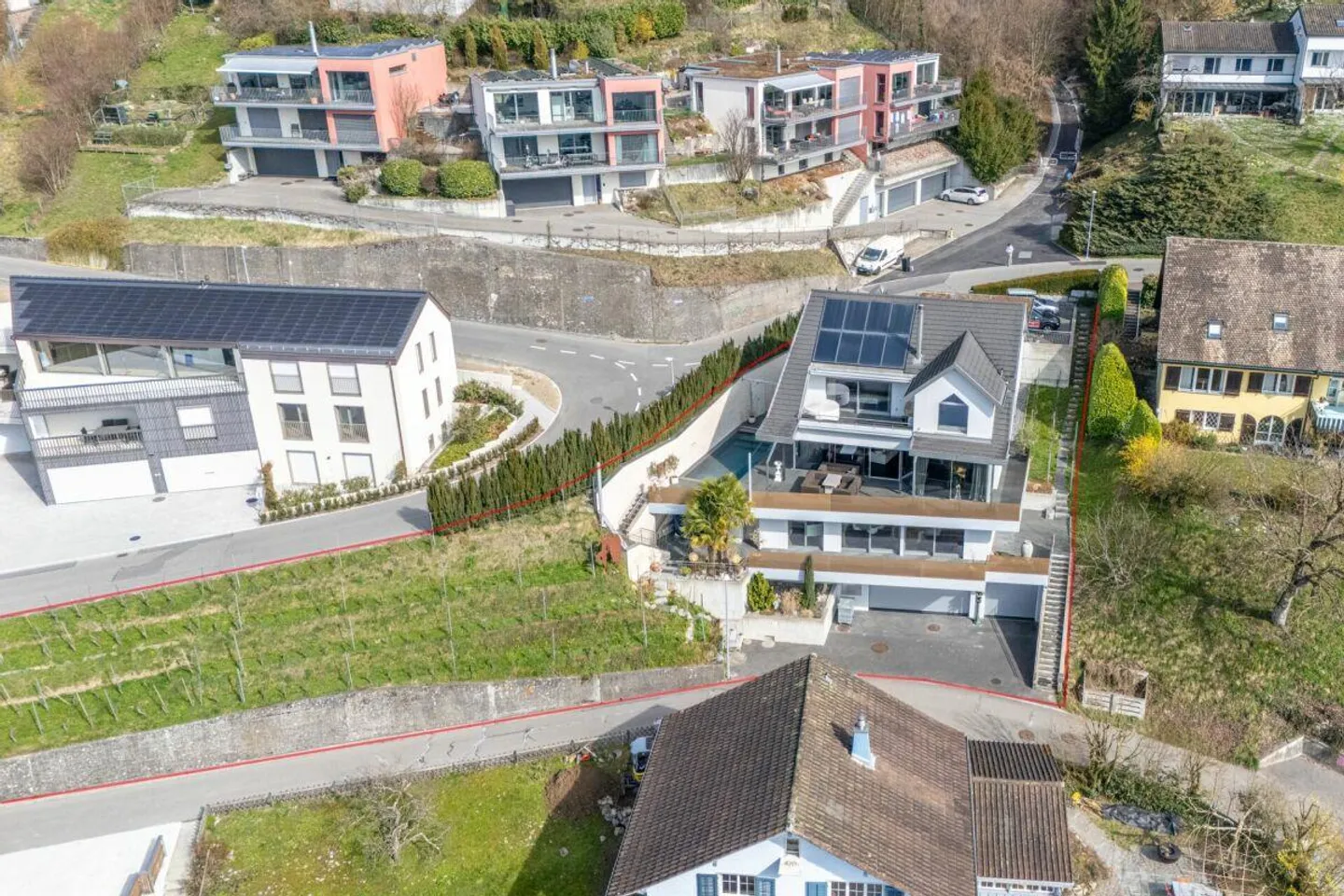 Villa de design exclusive avec appartement, piscine et garage spacieux - Photo 2 sur 6