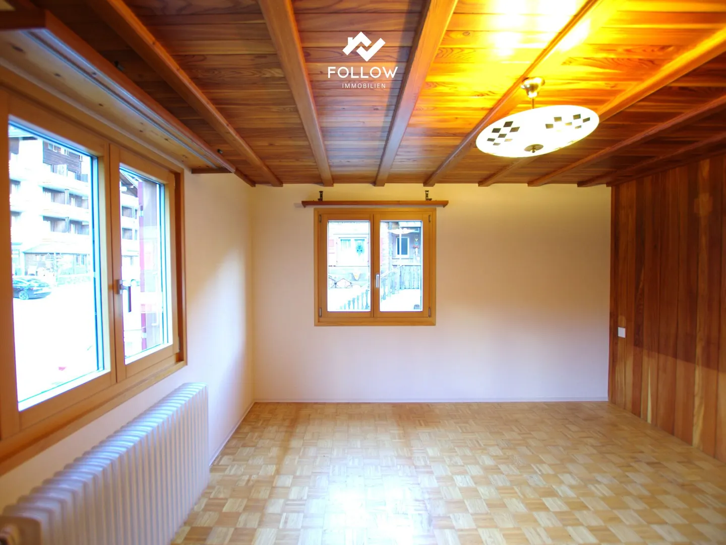 Grand appartement de 4,5 pièces partiellement rénové et adapté aux familles avec balcon et part de jardin dans le centre du village de Fiesch - Photo 3 sur 12