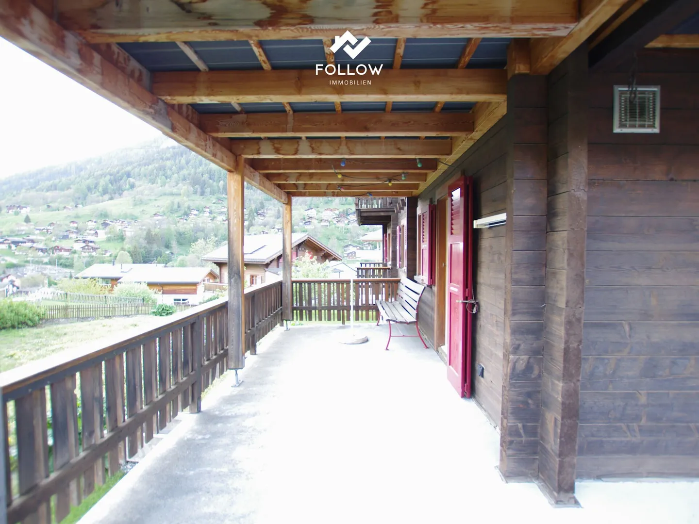 Grand appartement de 4,5 pièces partiellement rénové et adapté aux familles avec balcon et part de jardin dans le centre du village de Fiesch - Photo 7 sur 12